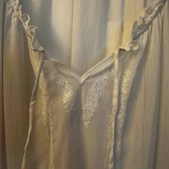 White, flirty and fun! - Picture 2 of 5